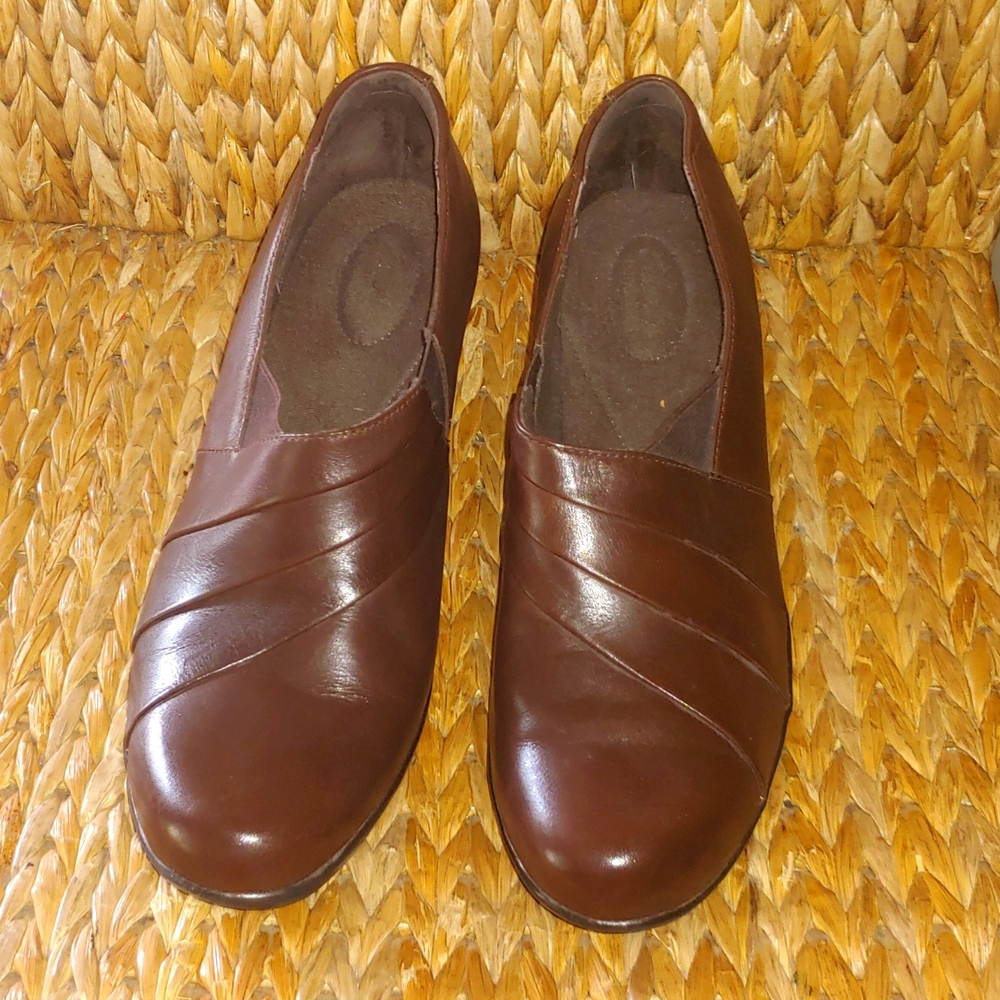 Clark's brown leather shooties size 11